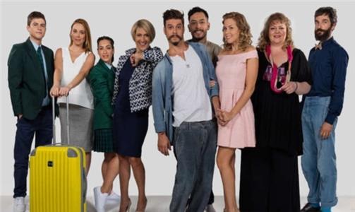 I mama leipei taxidi gia douleies  watch online HD