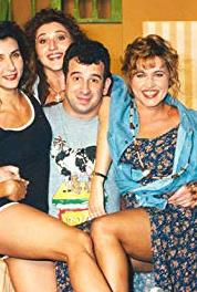 O Petros kai ta koritsia tou Monos sto spiti (1994– ) watch online HD